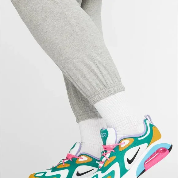 Nike gym vintage capris - Picture 2 of 7